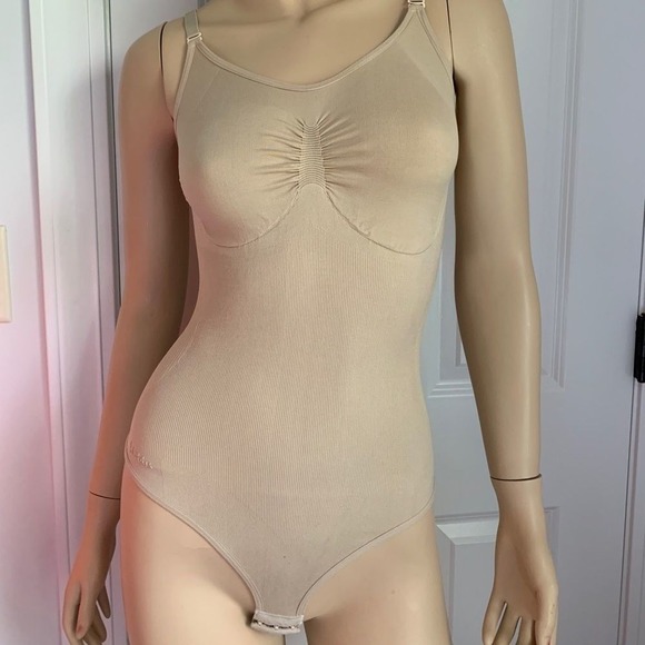 CLASSIC CONTROL BODYSUIT THONG - Picture 2 of 4